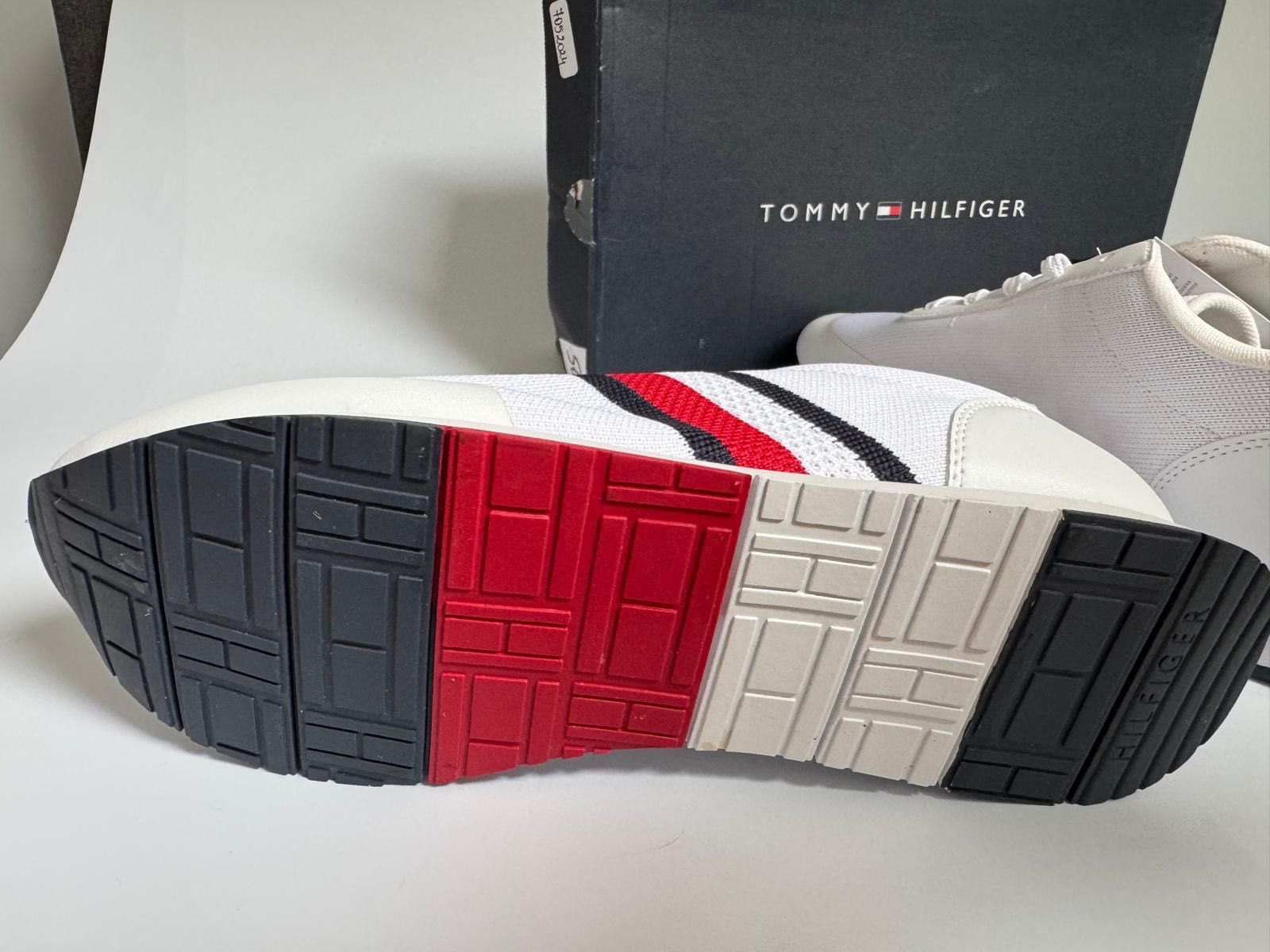 Nowe sneakersy męskie TOMMY HILFIGER białe 44