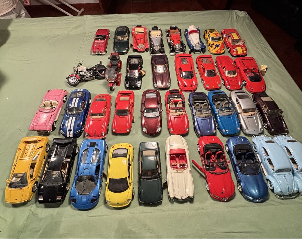 Carros e 2 motas para coleção