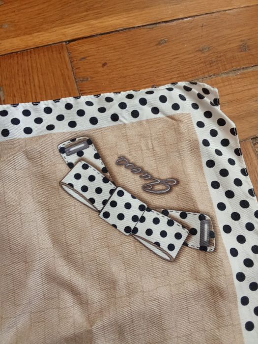 Шовкова хустка маленька guess