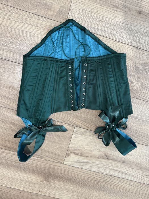 Корсет без чашки