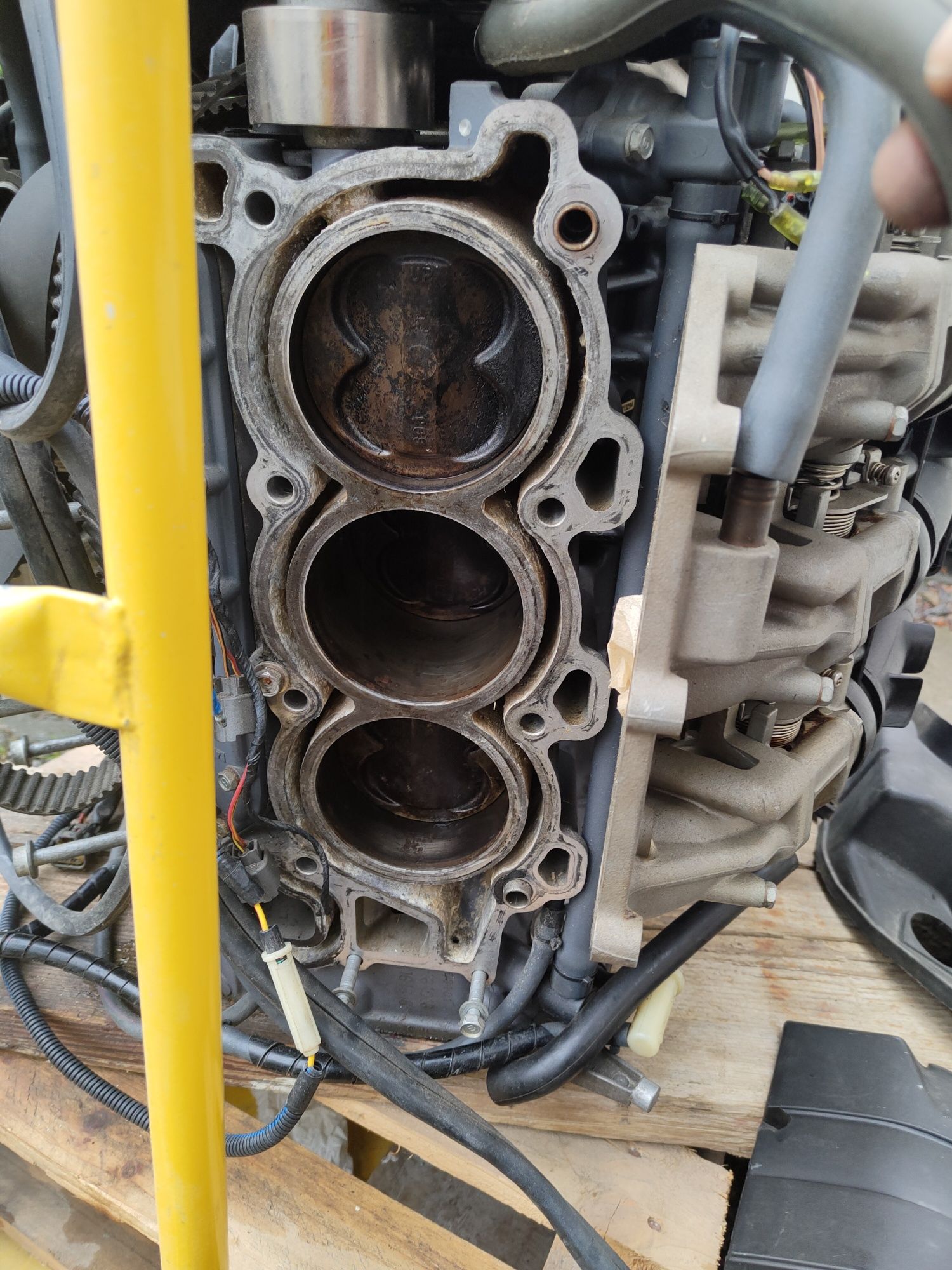 Silnik zaburtowy Yamaha 225 KM 4 suw części