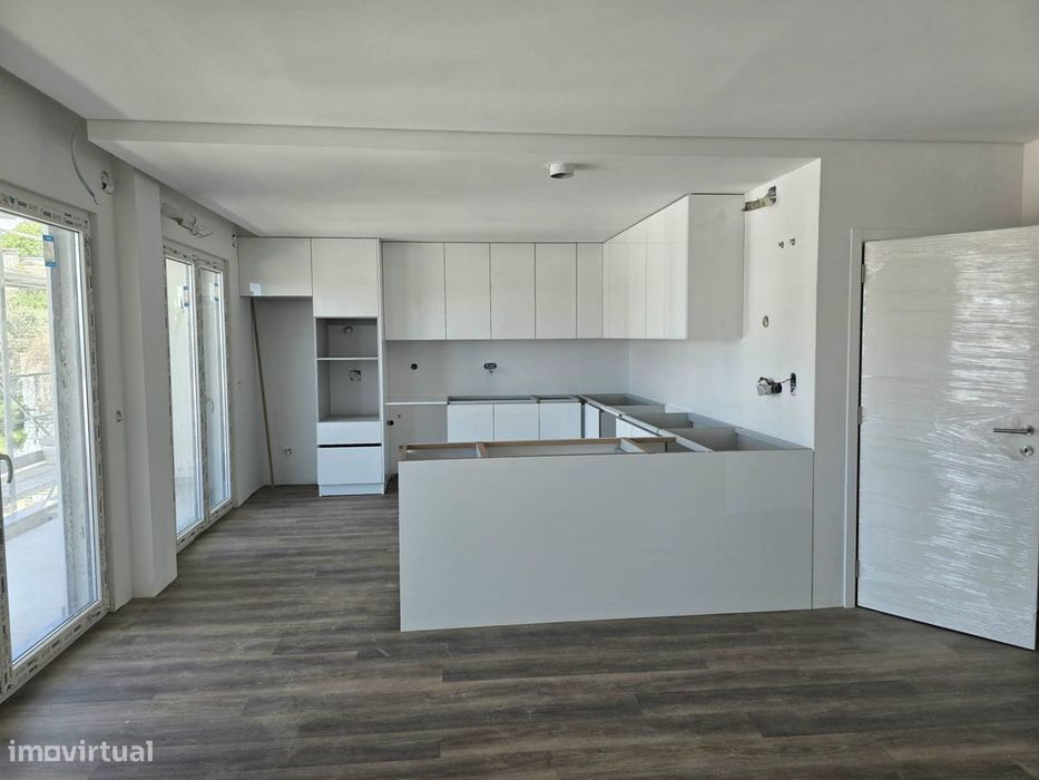 T3 NOVO  c/ Terraço e 4 Lug. Estacionamento - Centro de Portalegre