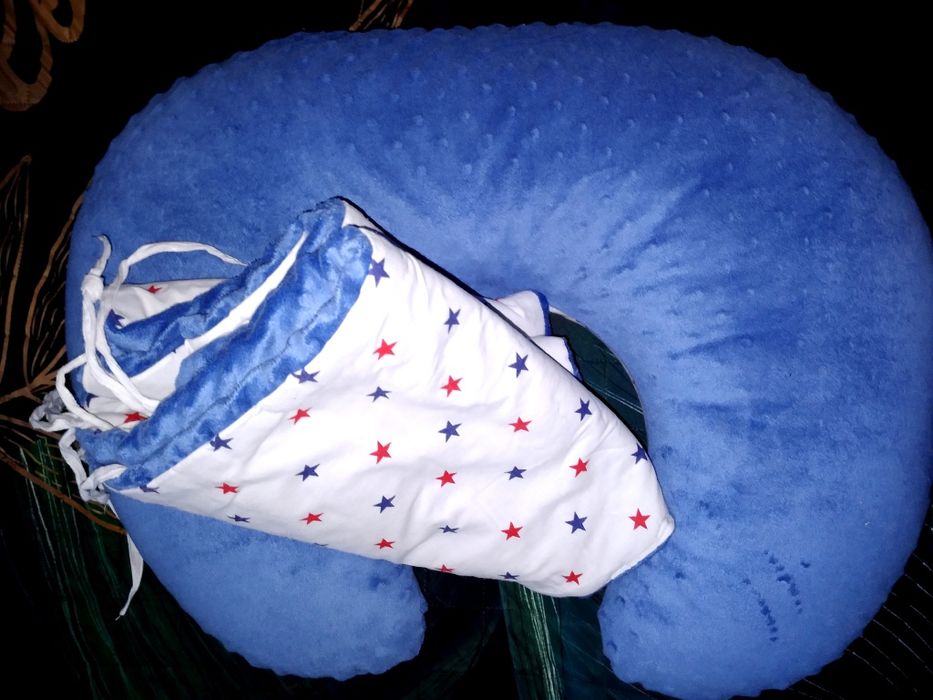 Poduszka rogal do karmienia i ochraniacz do dziecięcego łóżeczka