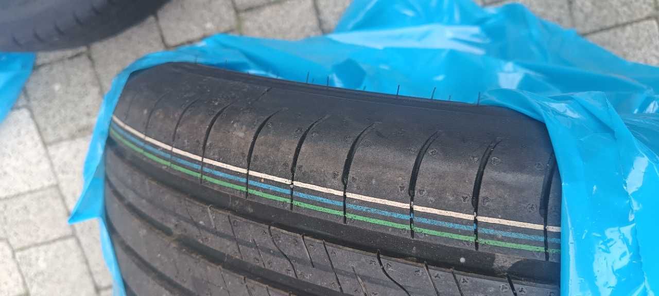 4 x nowa Opona Goodyear EfficientGrip 2 SUV 215/65 R16 98 H