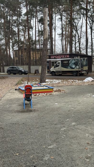 Земля. Участок 10 соток, все центральные коммуникации и газ.