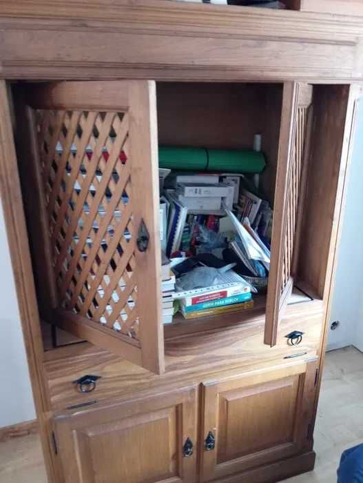 Armário rústico em madeira maciça