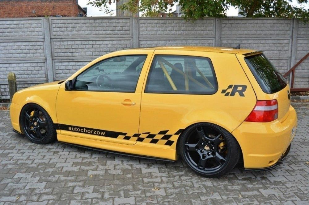 VW Golf mkIV 4 3D Progi / Dokładki / Nakładki progowe R32 look
