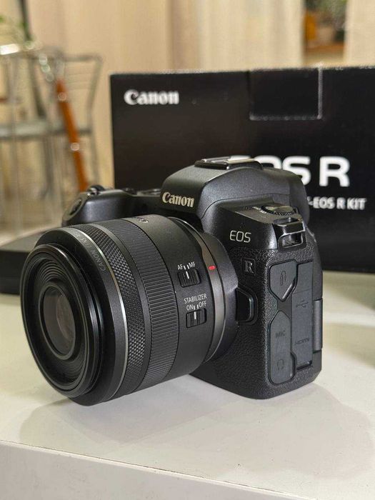 Canon EOS R та объектив Canon RF 35mm f/1.8 IS STM