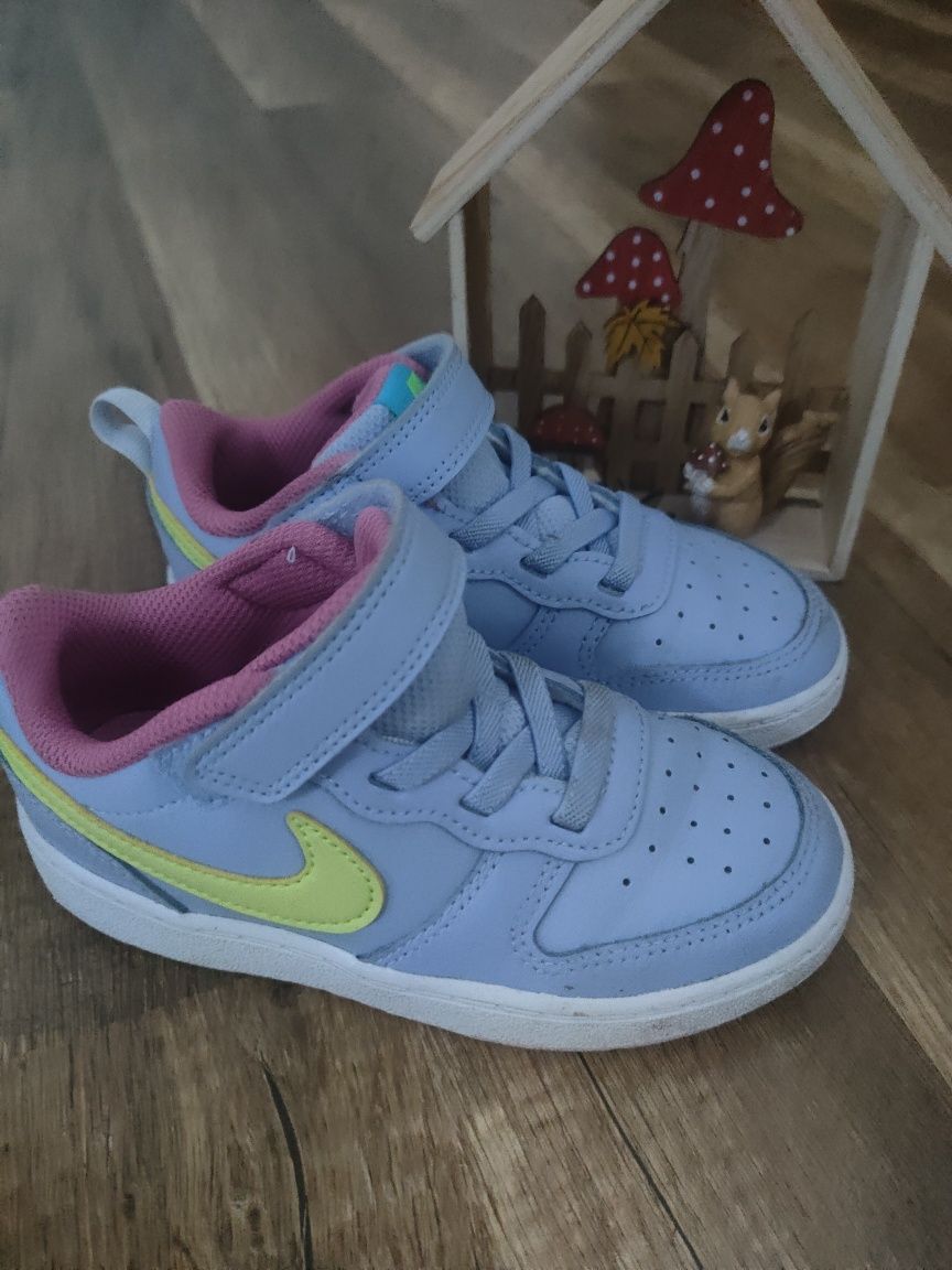 Buty jesienne dla dziewczynki Nike r 26