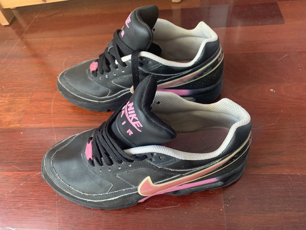 Tenis Nike Air Max Preto e Rosa