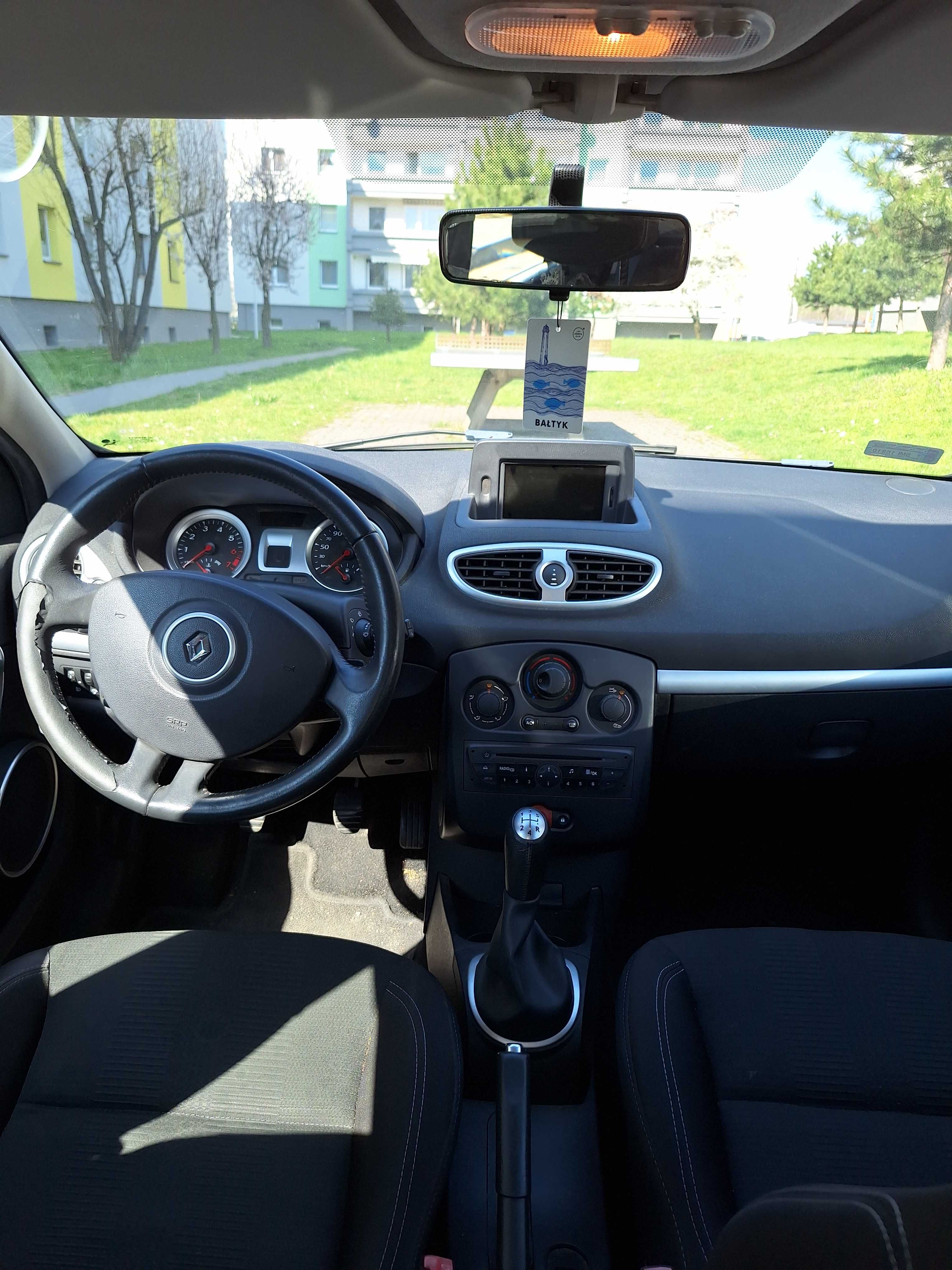 Sprzedam renault clio 1.2 benzyna