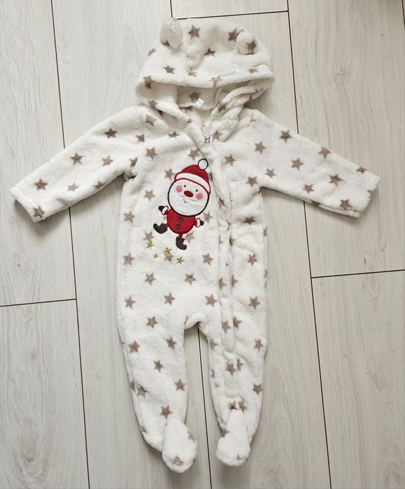 Kremowy pajacyk świąteczny 62-68 w gwiazdki z misia do sesji