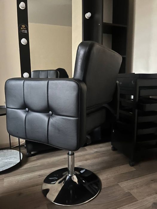 Продам перукарське крісло в ідеальному стані