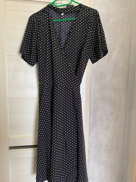 Плаття на запах в горошок