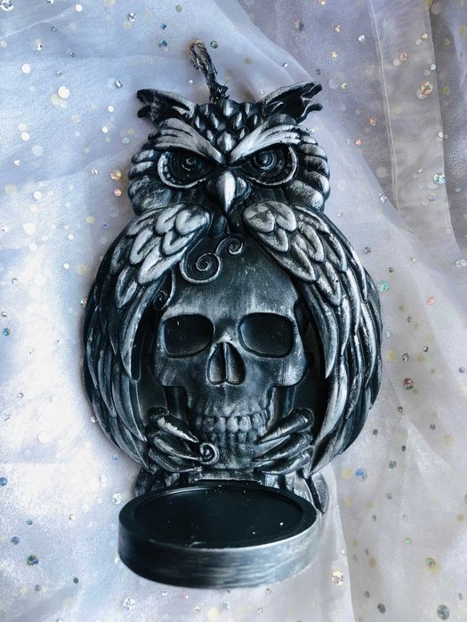 Sowa z czaszką - gipsowy świecznik