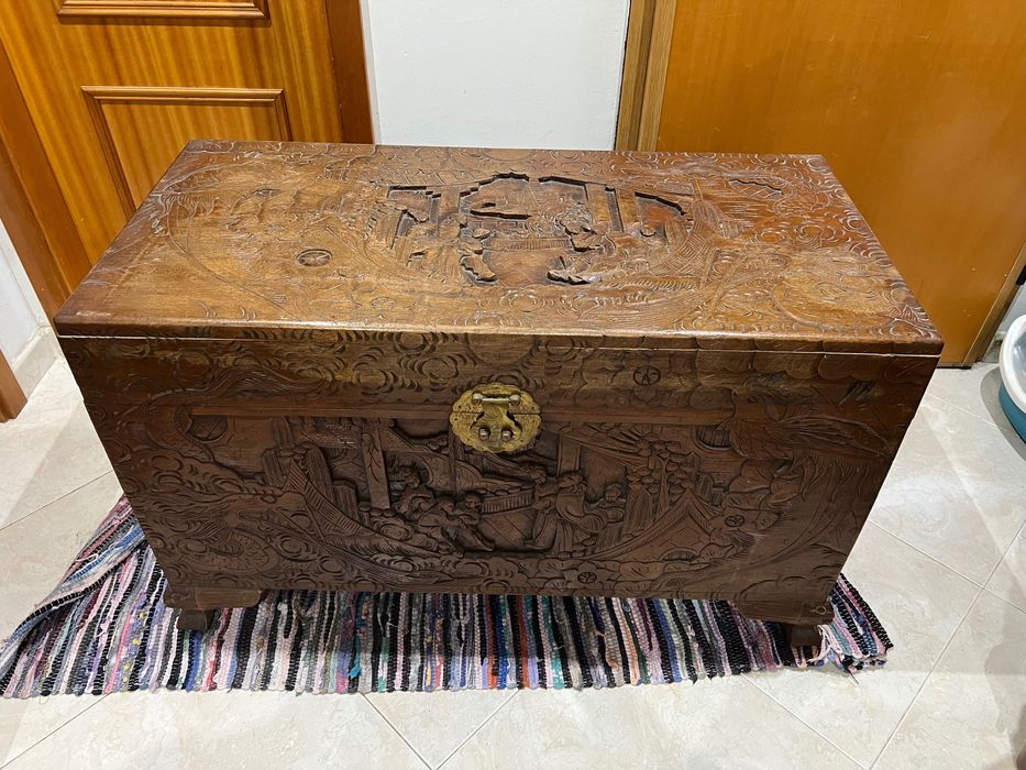 Mobília vintage - Bau trabalhado