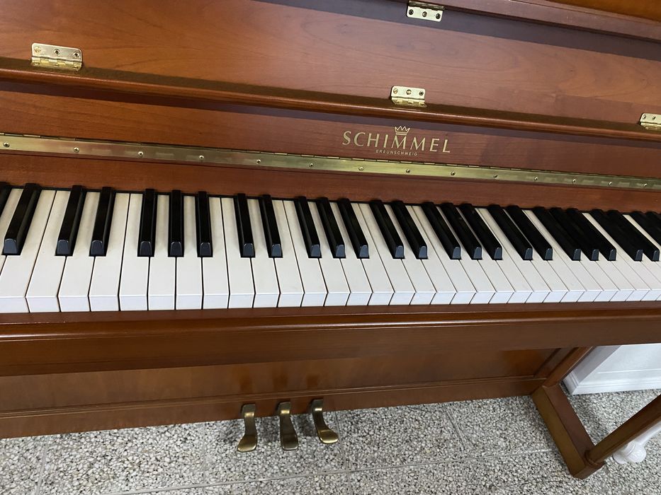 Piękne pianino Schimmel