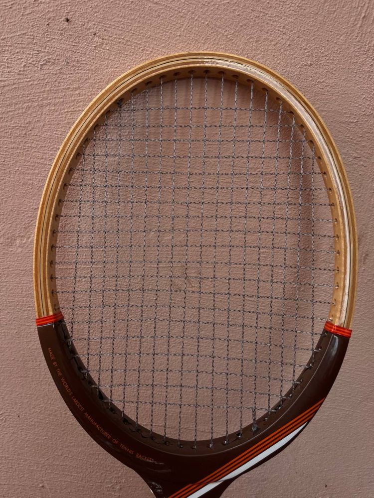Тенісна ракетка ретро