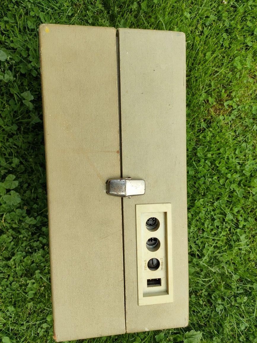 Gramofon Bambino 3 z całą walizką pocztówek i płyt