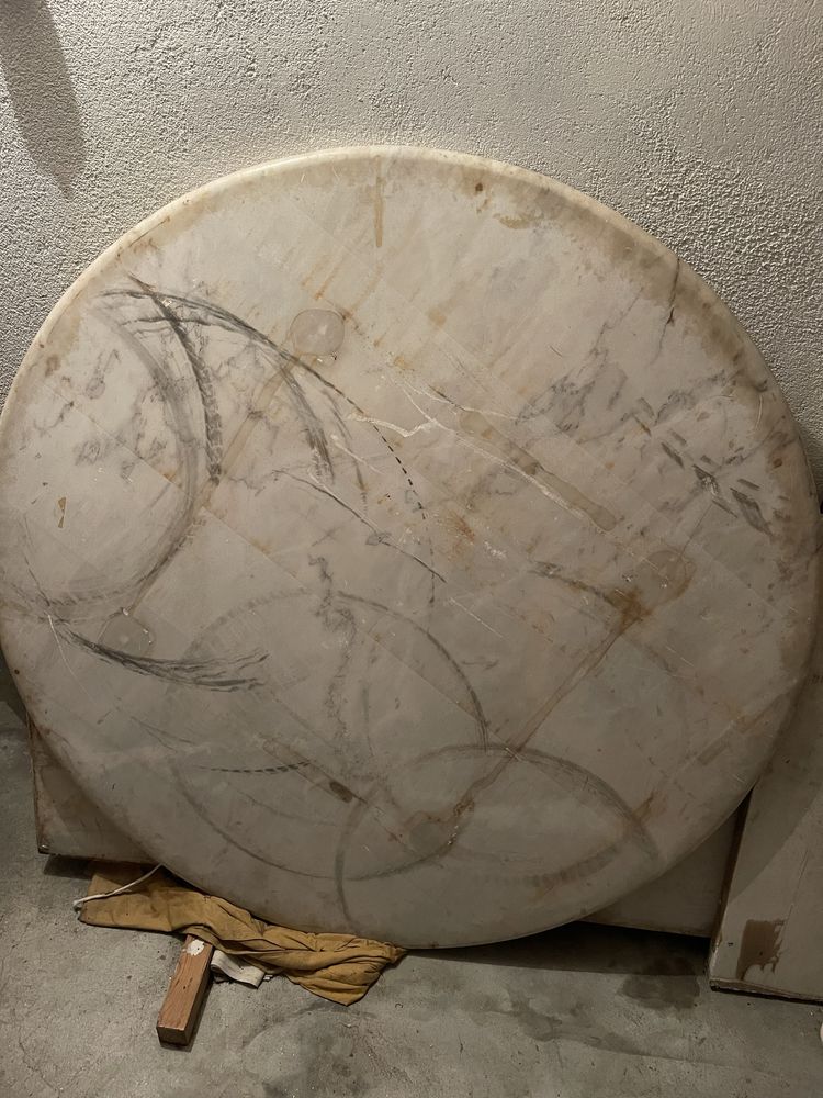 Mesa de mármore com 4 cadeiras