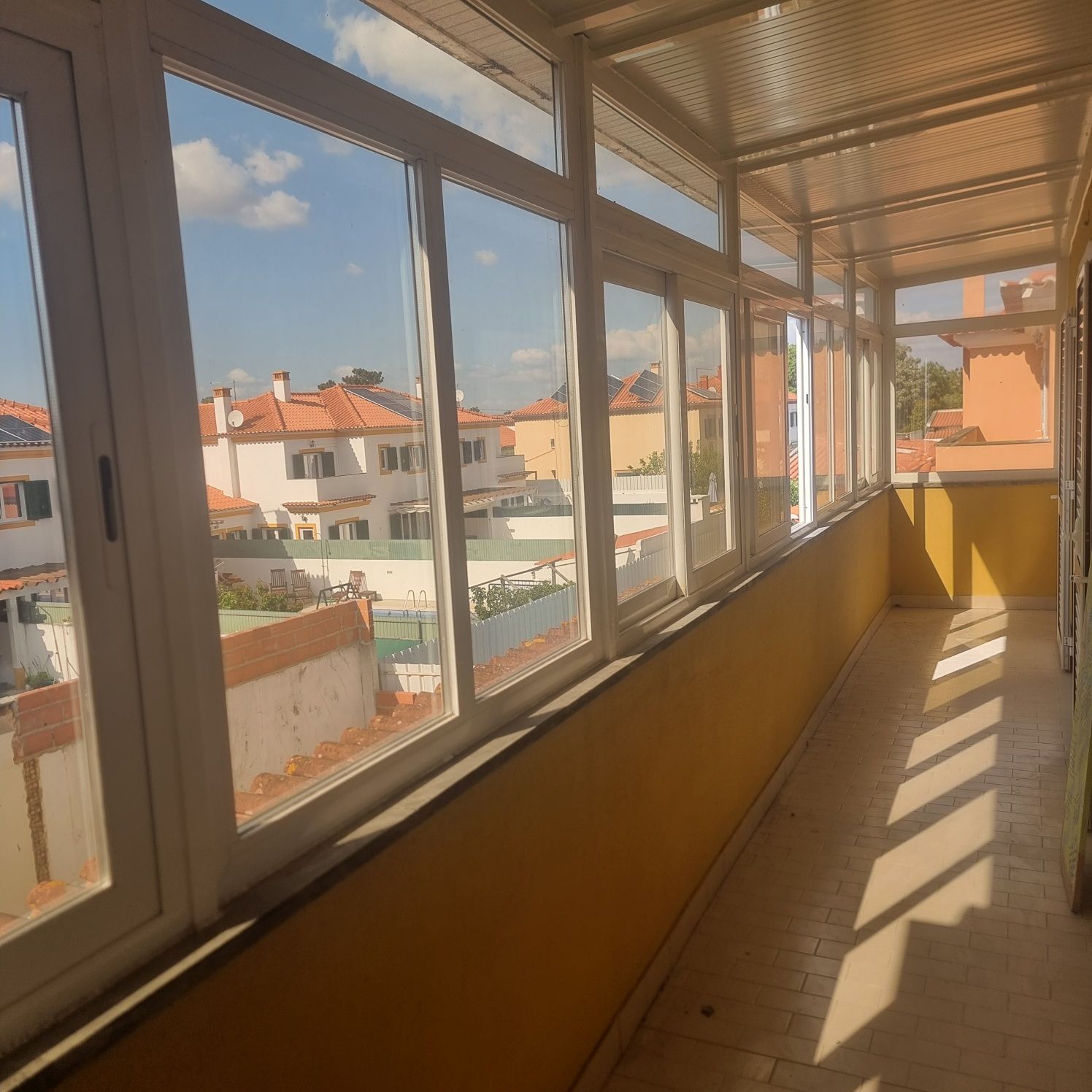 Janelas de Varanda completa com Painel sandwich