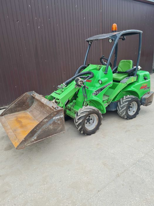 Miniładowarka ładowarka Avant 528