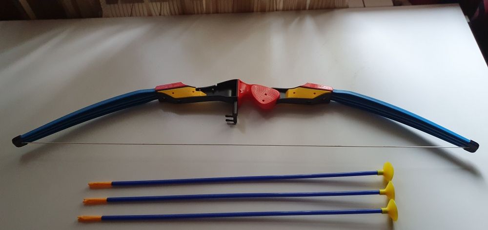 Лук зі стрілами, що проливають.