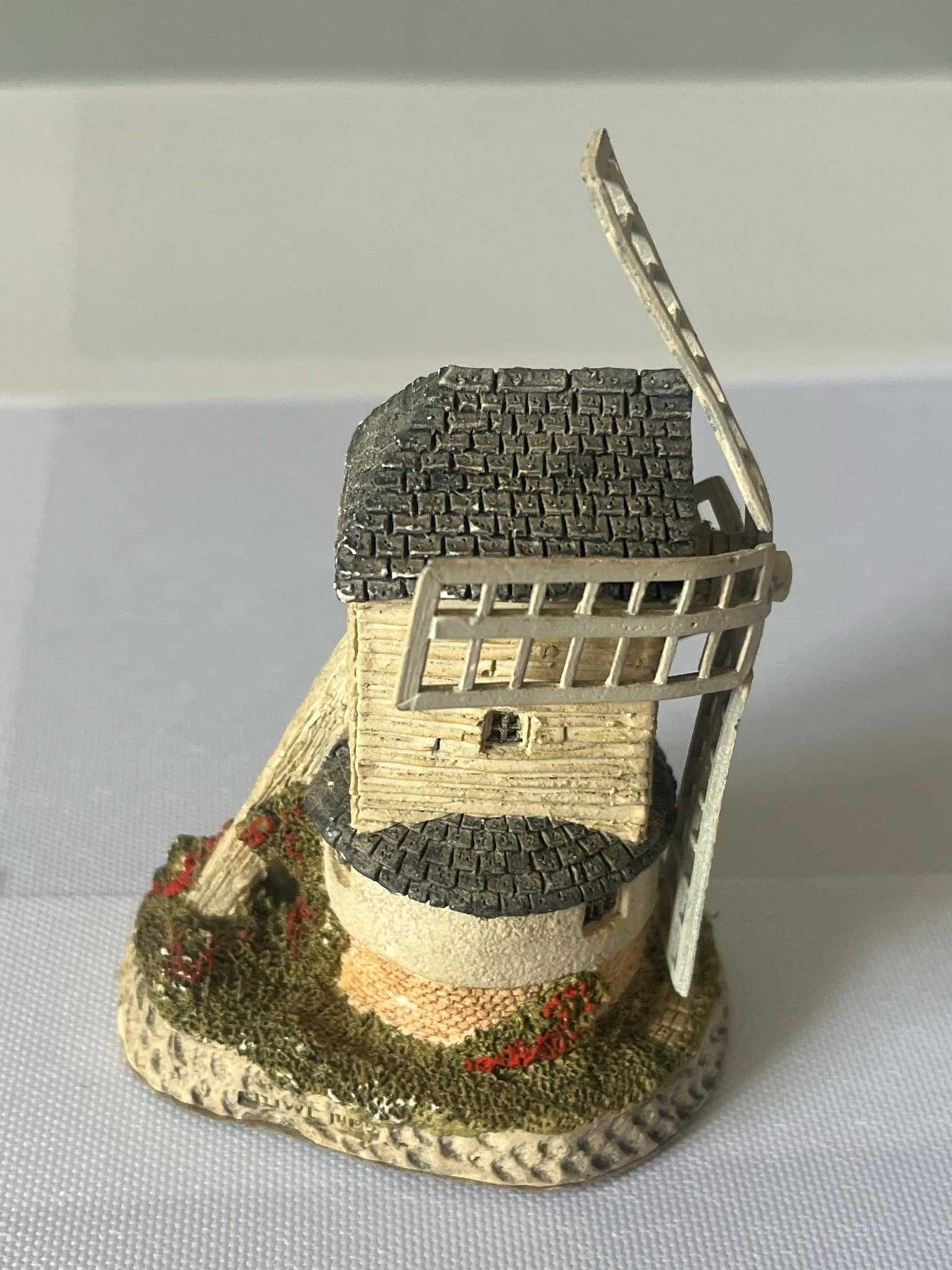 Wiatrak młyn  domek stara figurka Windmill by David Winter