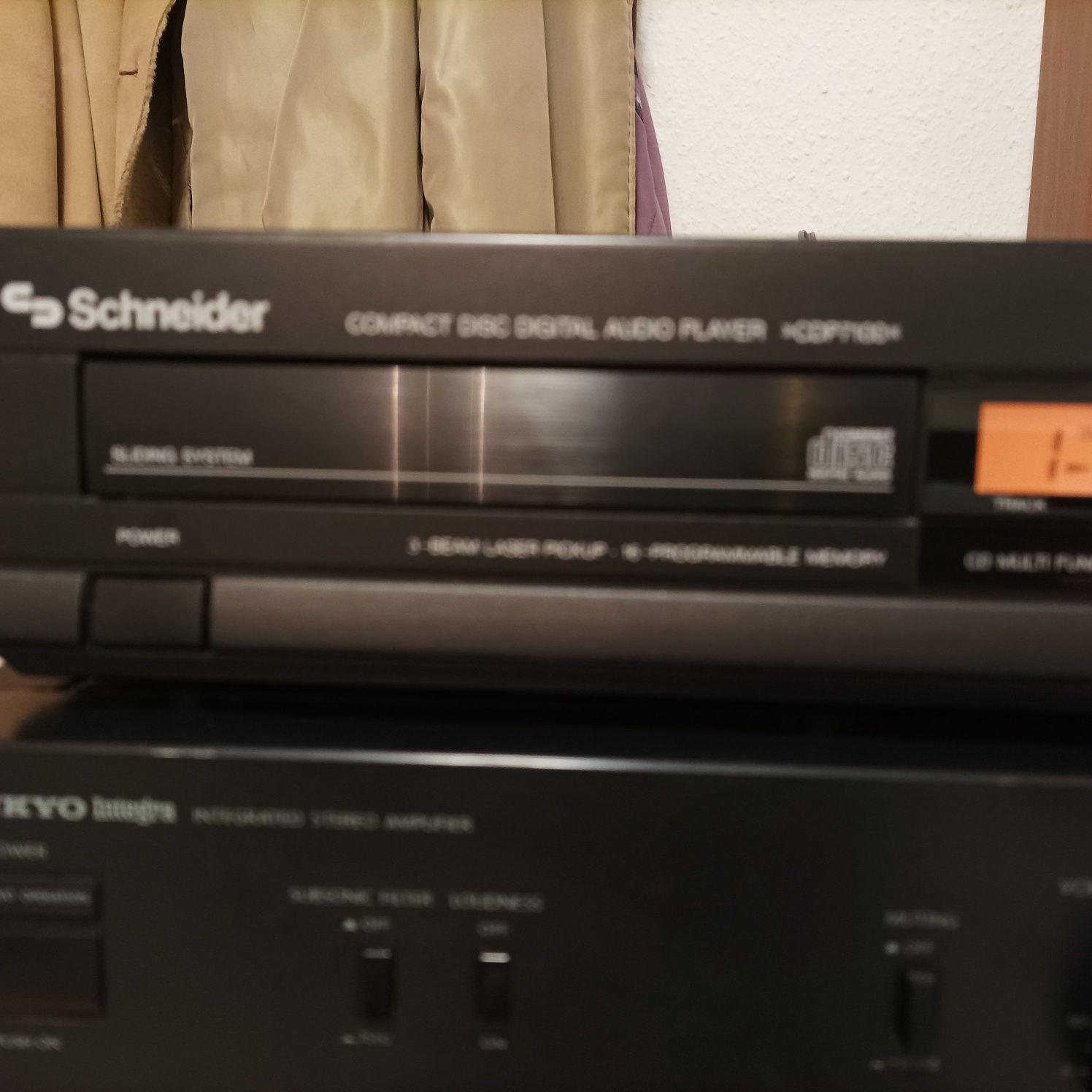 CD   Schneider CDP-7100