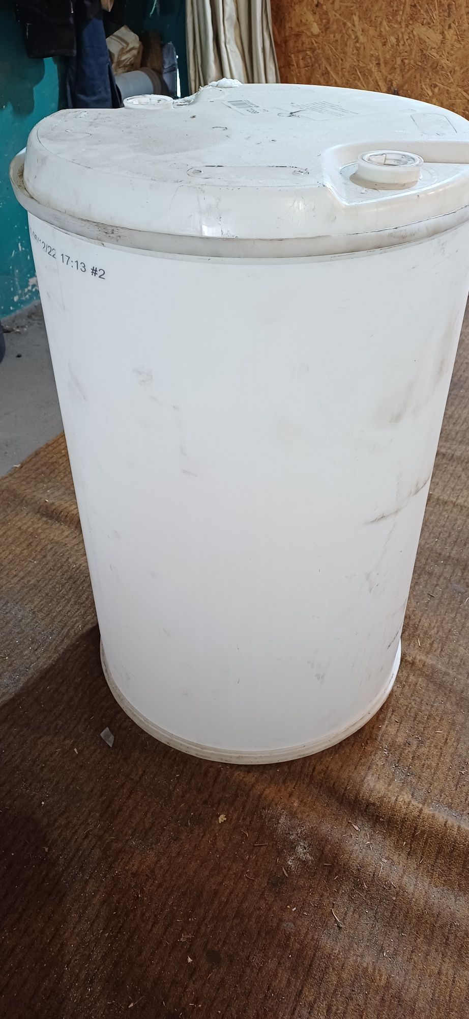 Продам пластиковую бочку 220л