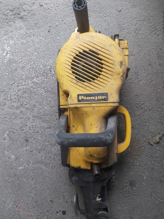 Відбійний молоток Pionjar