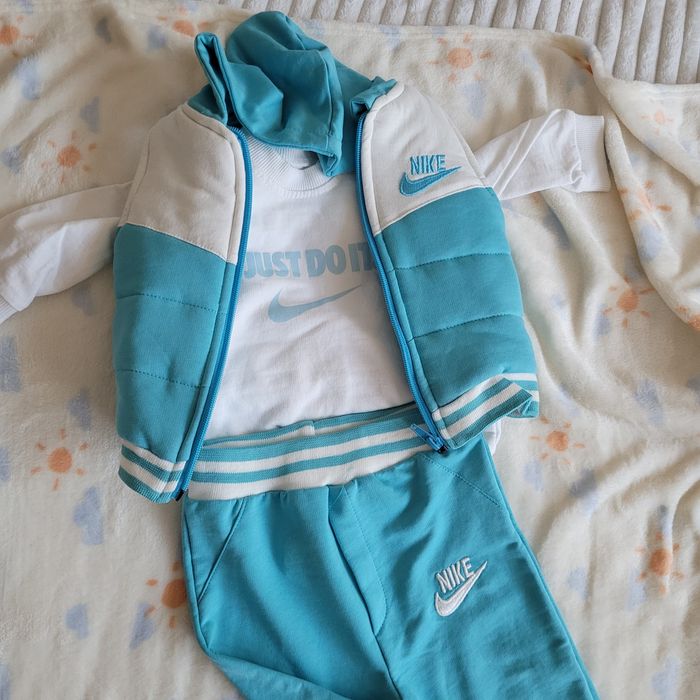 Dresik nike niebiesko bialy 74 dla chlopca