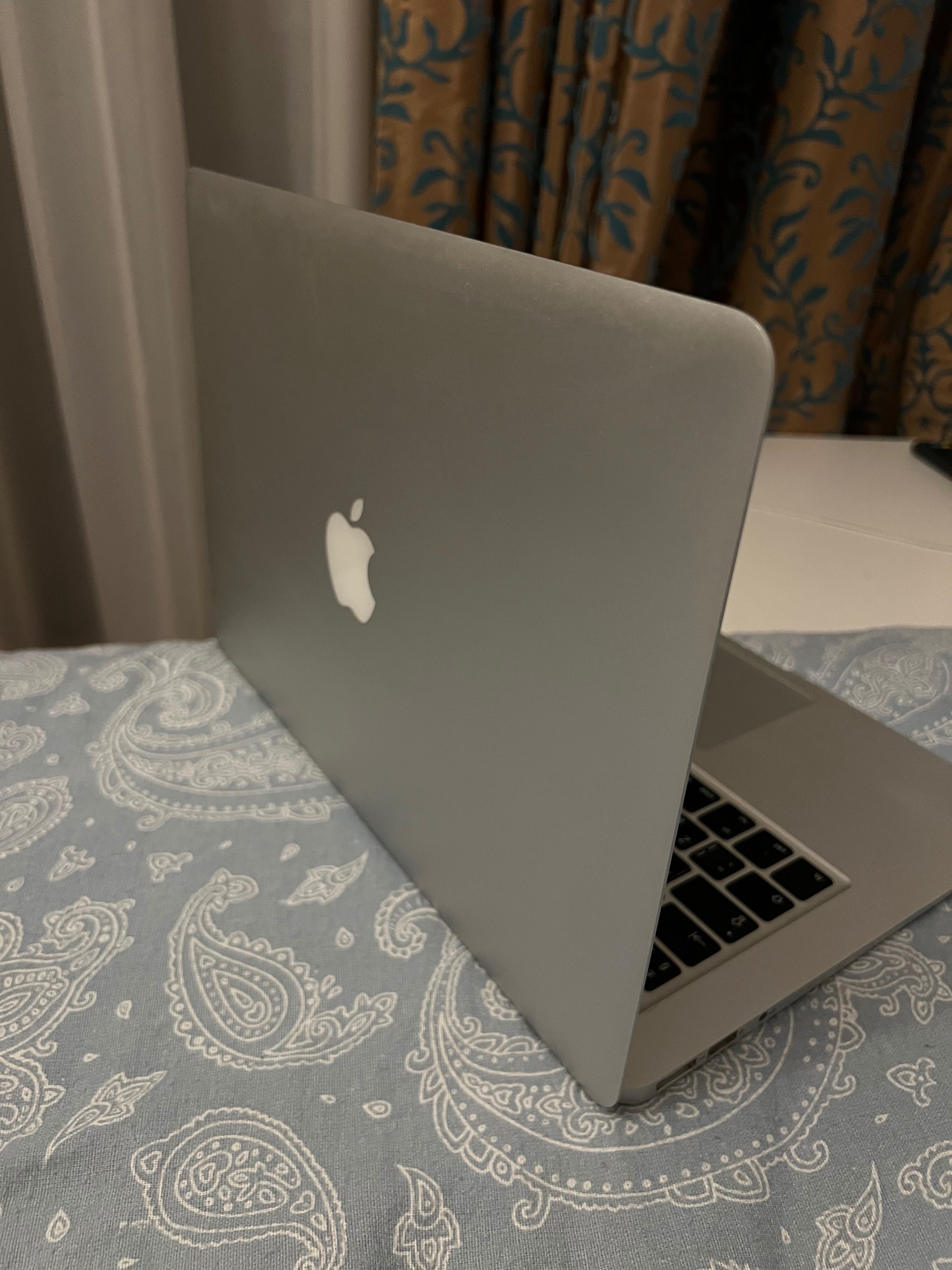 MacBook Air (13-inch, 2017)