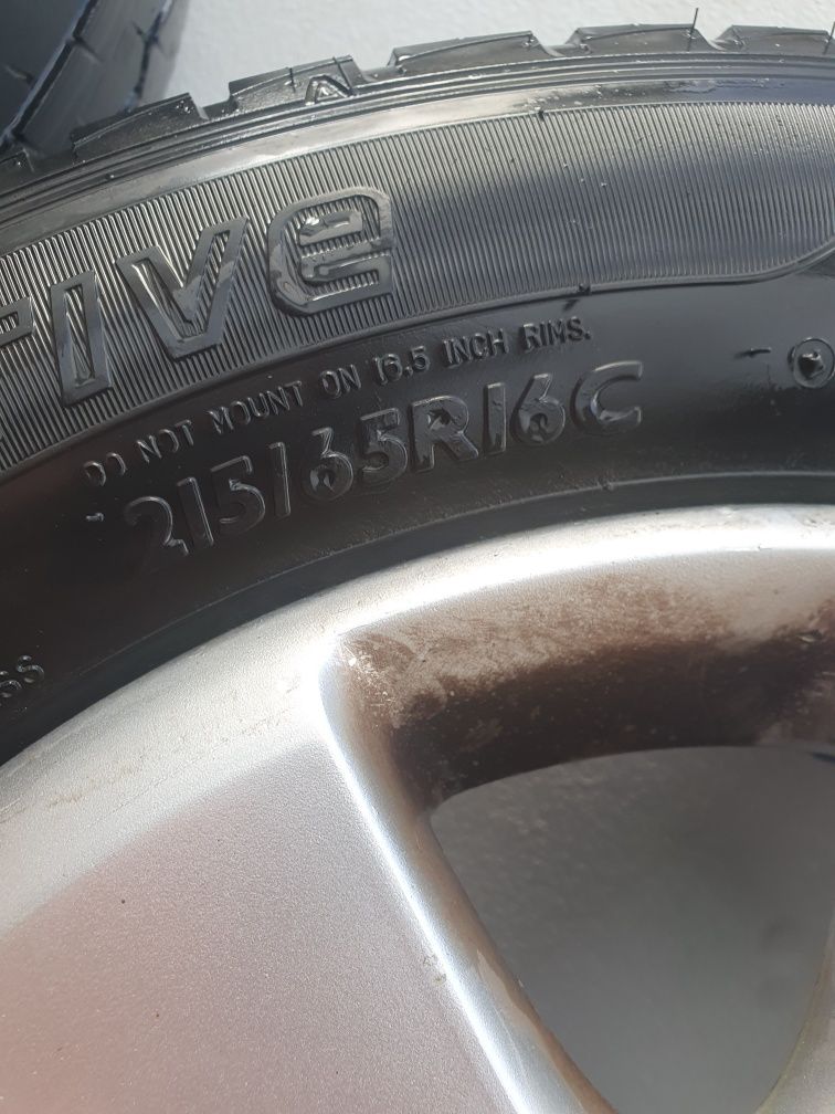 4 jantes vw caravelle T5 com pneus Dunlop 215/65 R16
