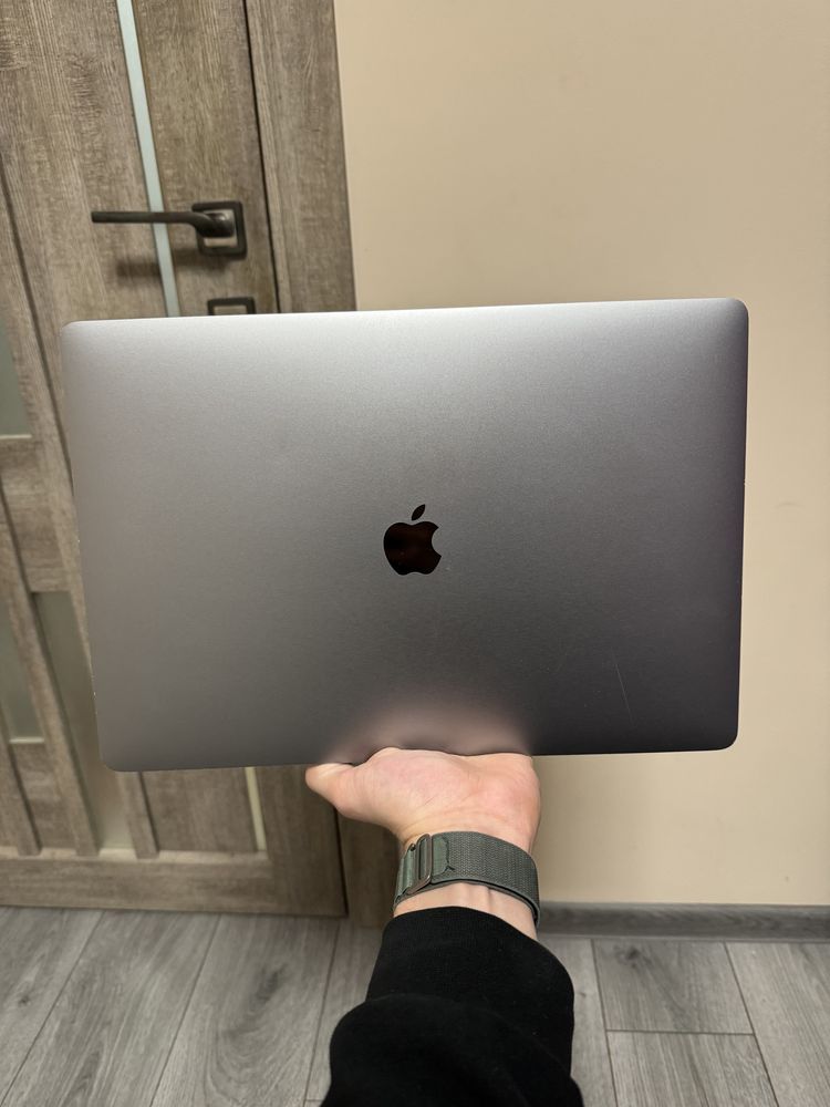 Macbook pro 16 2019 core i9 32/512gb amd pro 5500m 4gb