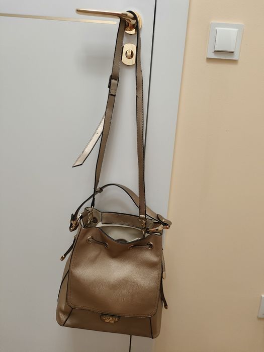 Torebka Guess z doczepianym paskiem