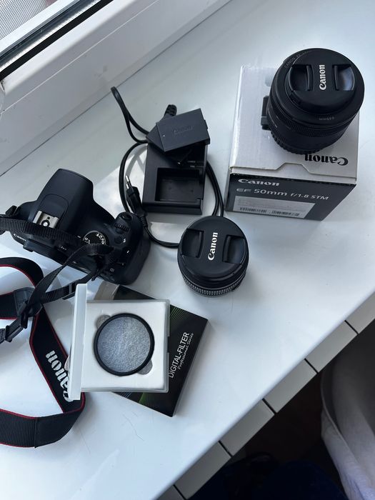 Canon 1200D + 18–55mm (kit) + 2 батареї + зарядка + кабель