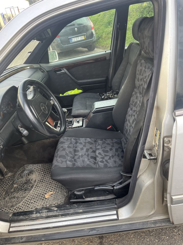 Mercedes . C . 2.2 D Ano 1996
