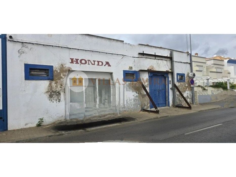 Armazém com Potencial de Construção no Centro da Cidade - 176m²