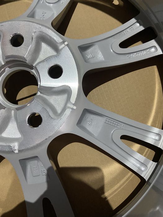 Диск R19 світло-сірий новий Tesla Model Y Original