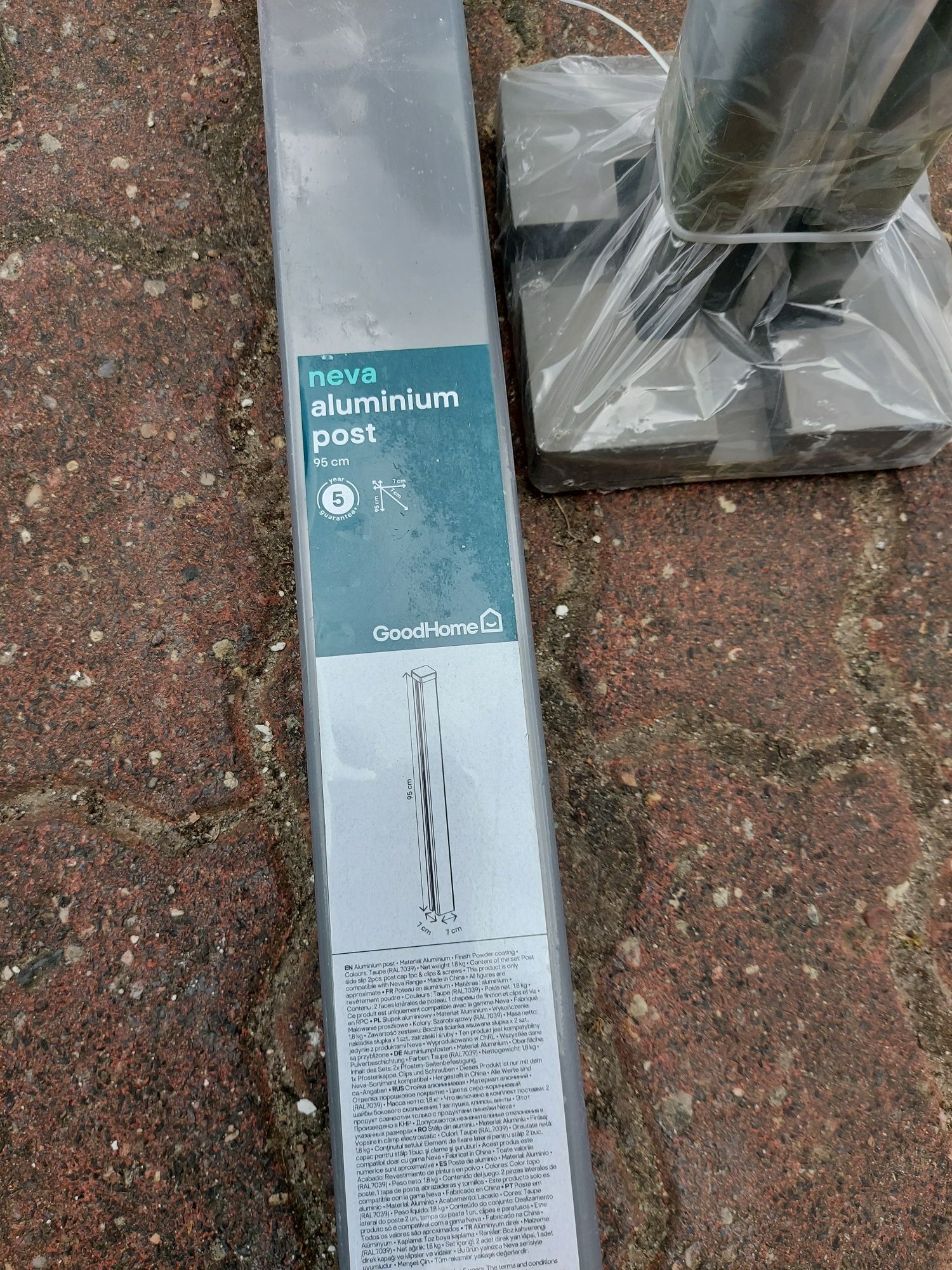 20 słupków aluminiowych na taras