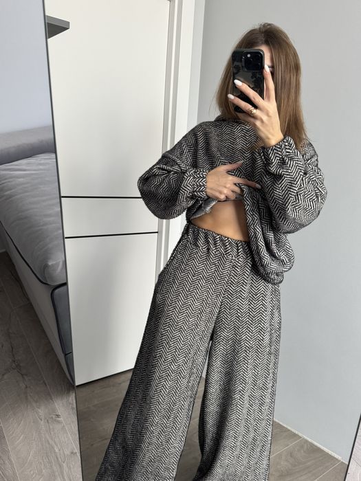 Жіночий теплий костюм вільного крою