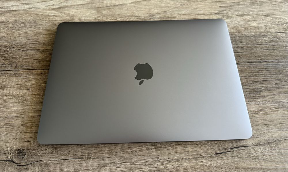 MacBook Pro Retina 2019 13* 2,4 Ghz 16GB 512 GB Touch Bar, Идеал!