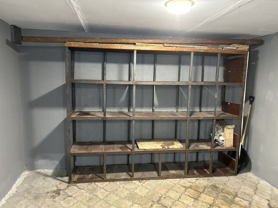 Гараж в житловому будинку по вул. У. Самчука 32 ( старий парк)