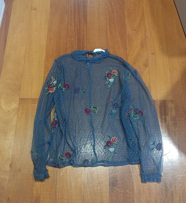 Top rede com bordados Zara