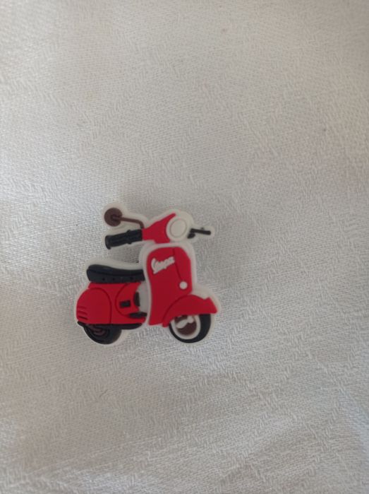 Przypinki crocs jibbitz skuter motor auto