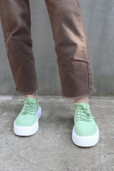 Жіночі літні кросівки в сіточку