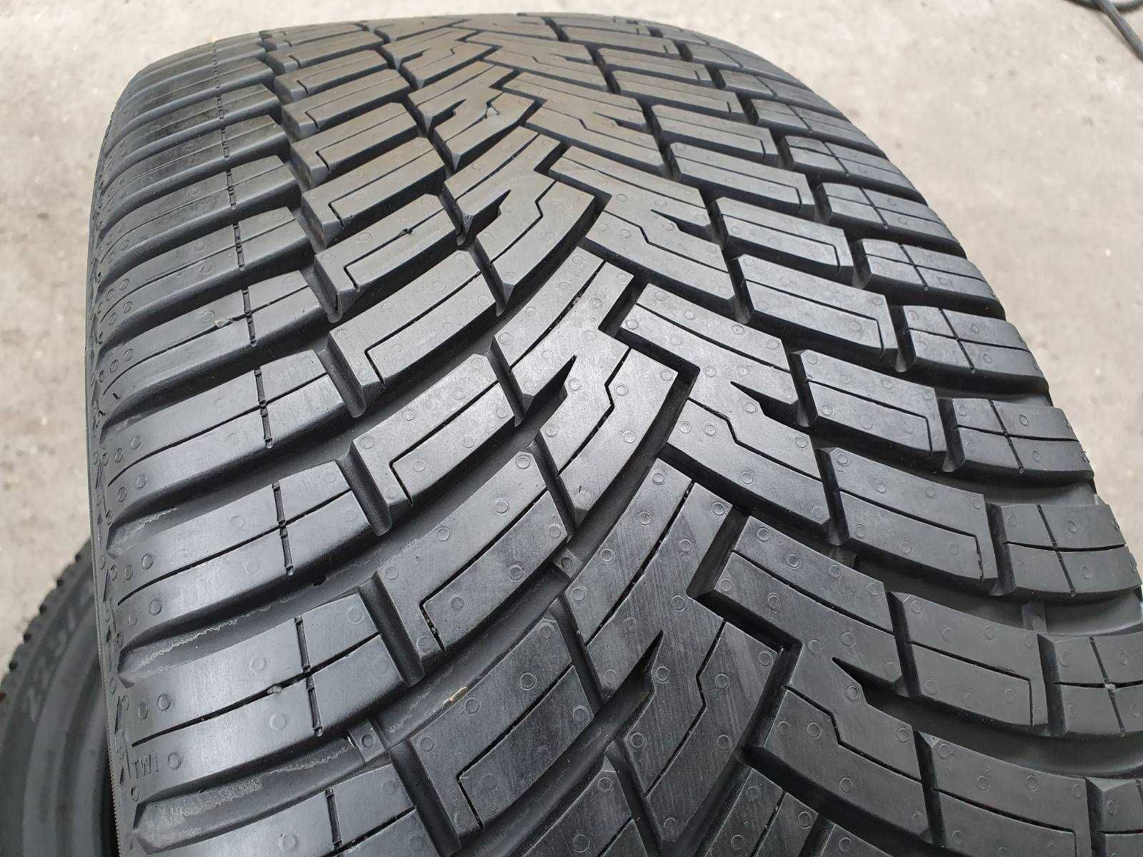 2x  Pirelli All season SF2 245/45r19  7,7mm 2023r