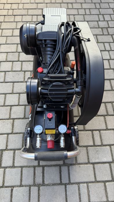 Продам компресор повітряний Dnipro-M AC-50 VG, є гарантія