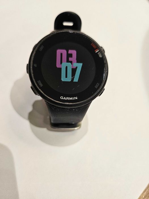 Garmin Forerunner® 45S czarny zegarek dla biegaczy